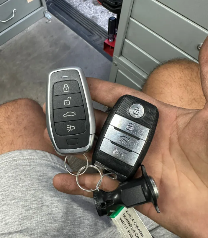 24/7 emergency car key replacement service at night by Triton Locksmith in South Florida