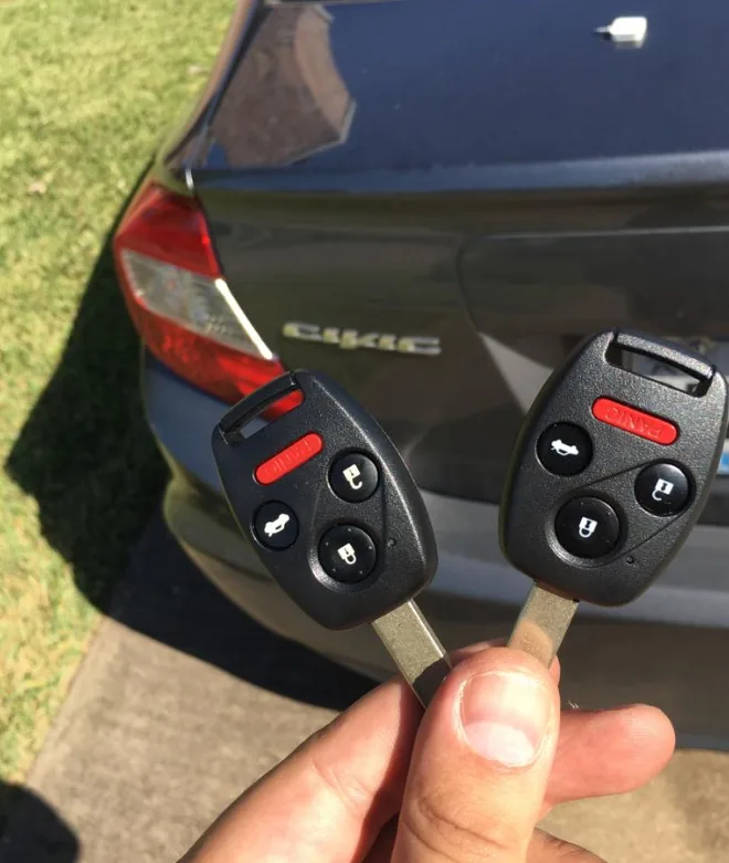 Honda transponder key cutting and HISS chip programming at customer location in South Florida